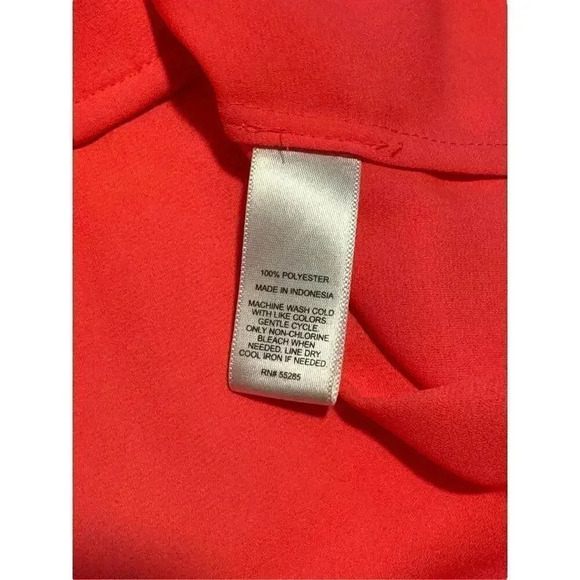 Express Women’s Small Pink Hidden Button Soft‎ Short Sleeved Top - Picture 7 of 7